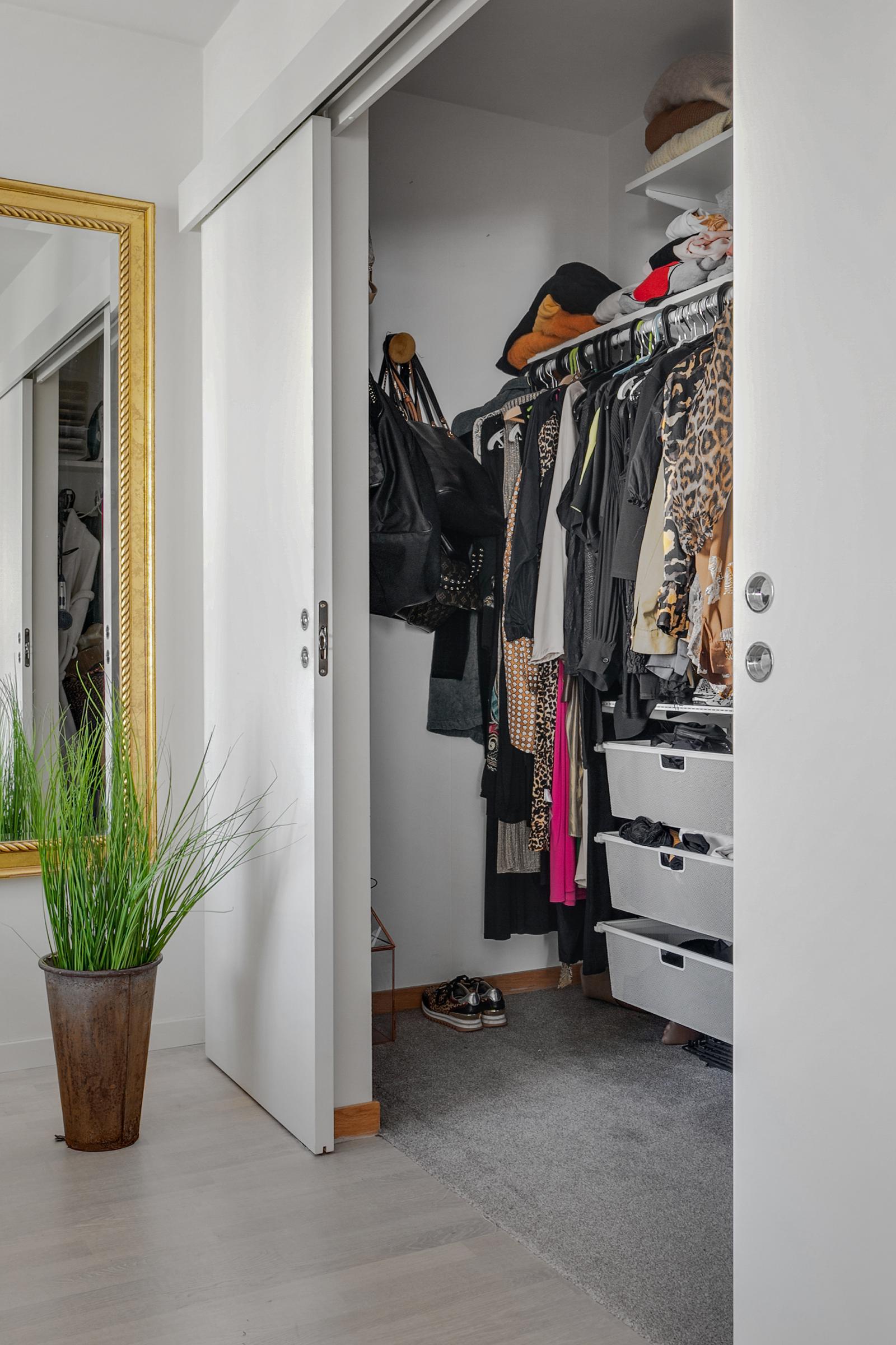 Walk In Closet